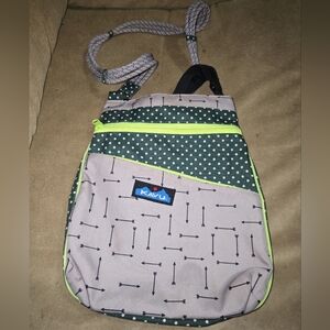 KAVU Keepalong Crossbody Bag Ripstop Nylon Rope Strap Arrow Print Bag 11x9"